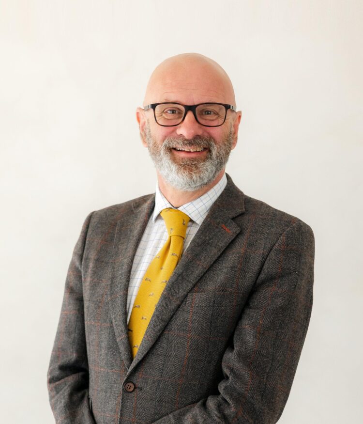 Headshot of Stephen Browell